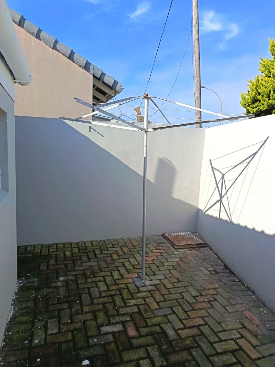 To Let 3 Bedroom Property for Rent in Aston Bay Eastern Cape